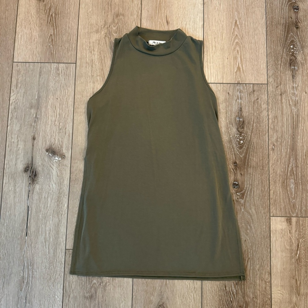 Mikey & Joey Sleeveless Olive Green Mock Neck Tank Top Basic Fall Top Small